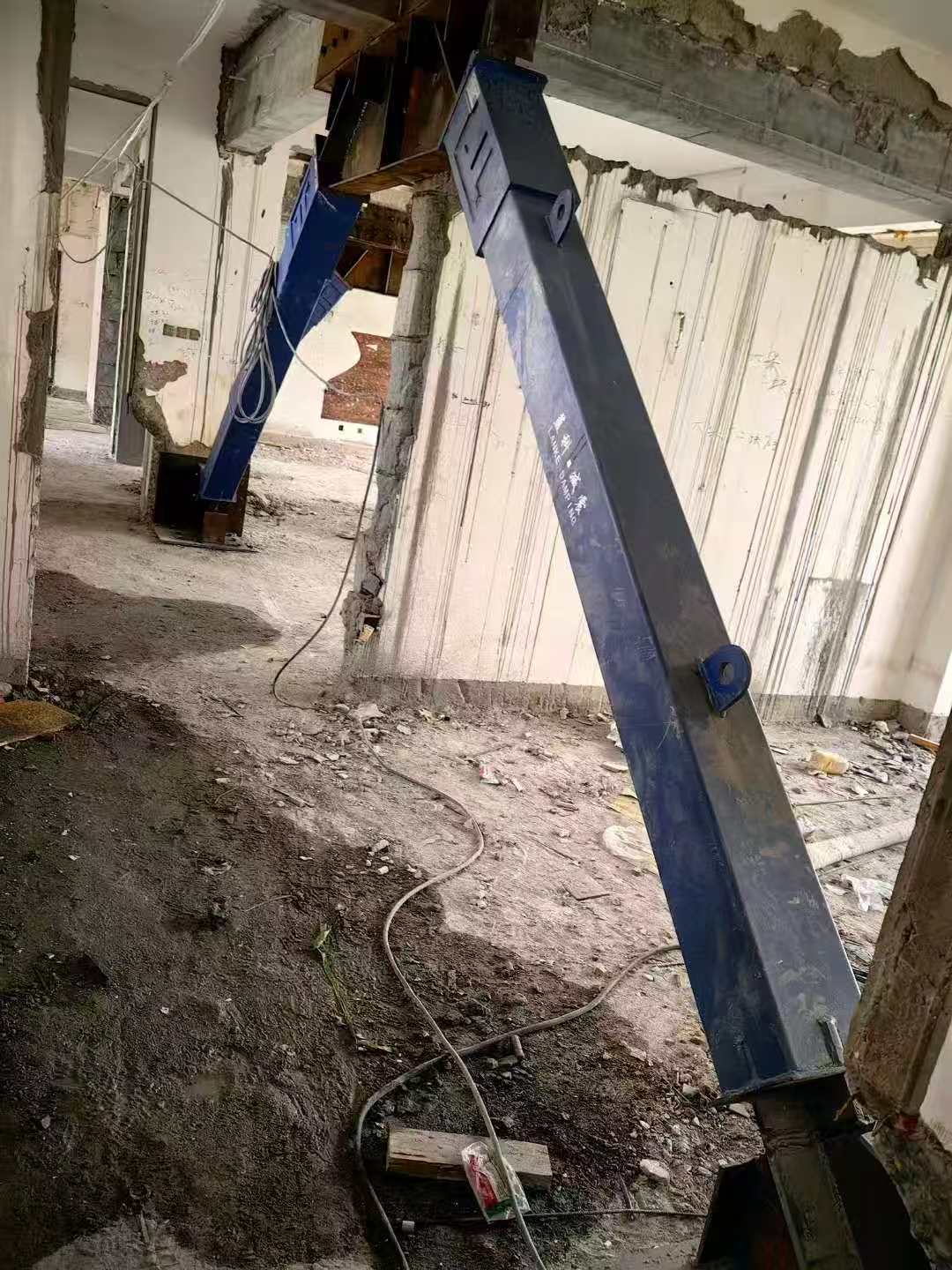 临潼柱子粘钢加固施工工艺